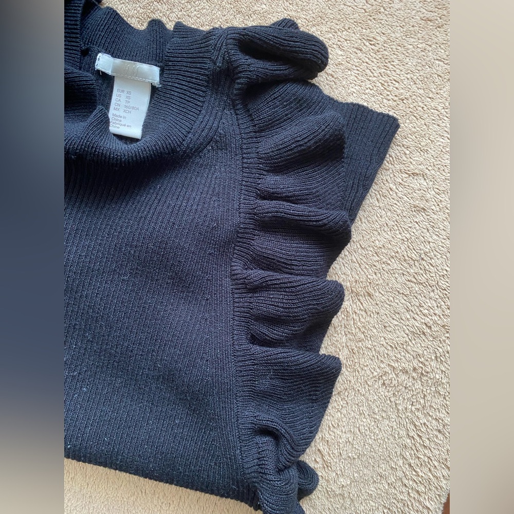 H&M Black Ribbed Racerback Ruffle Tank Top - Size XS - EUC - Picture 6 of 10